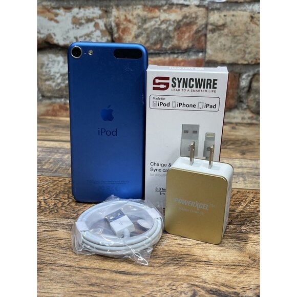 Apple iPod Touch 6th Generation Blue 32 GB Model:A1574 W/  Cable & Adapter - Picture 2 of 7